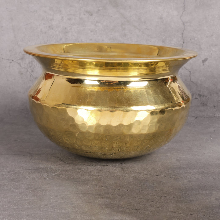 Brass sipri handi pital cooking vessel — close-up material details